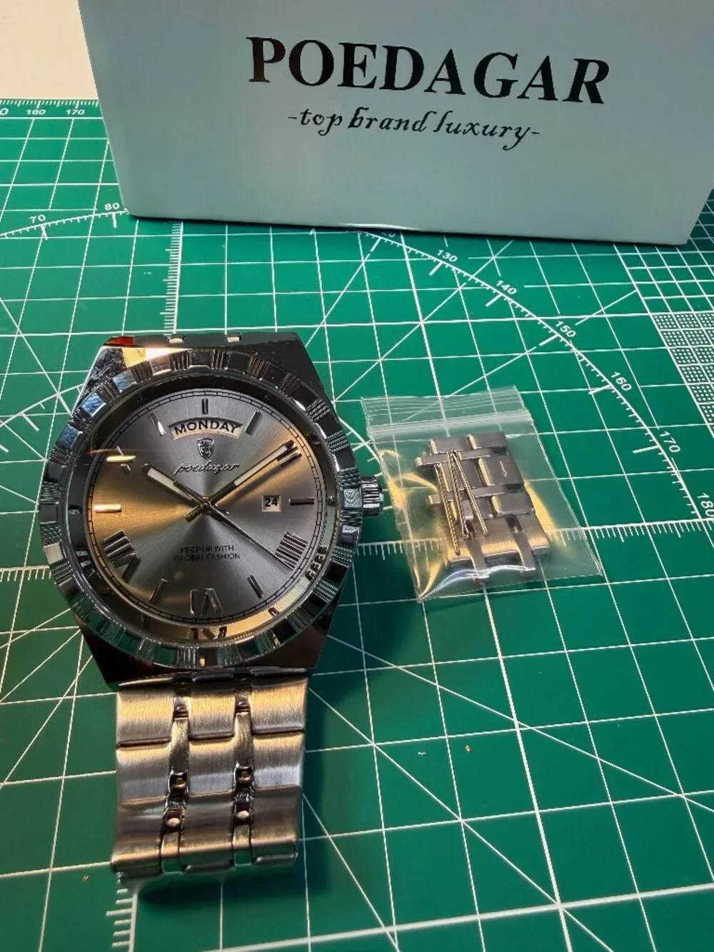 Poedagar Day Date Watch Quartz Silver Grey